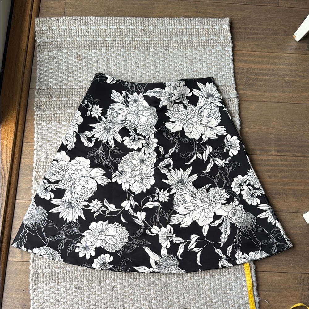 H&M Black and White A-Line Knee-Length Skirt